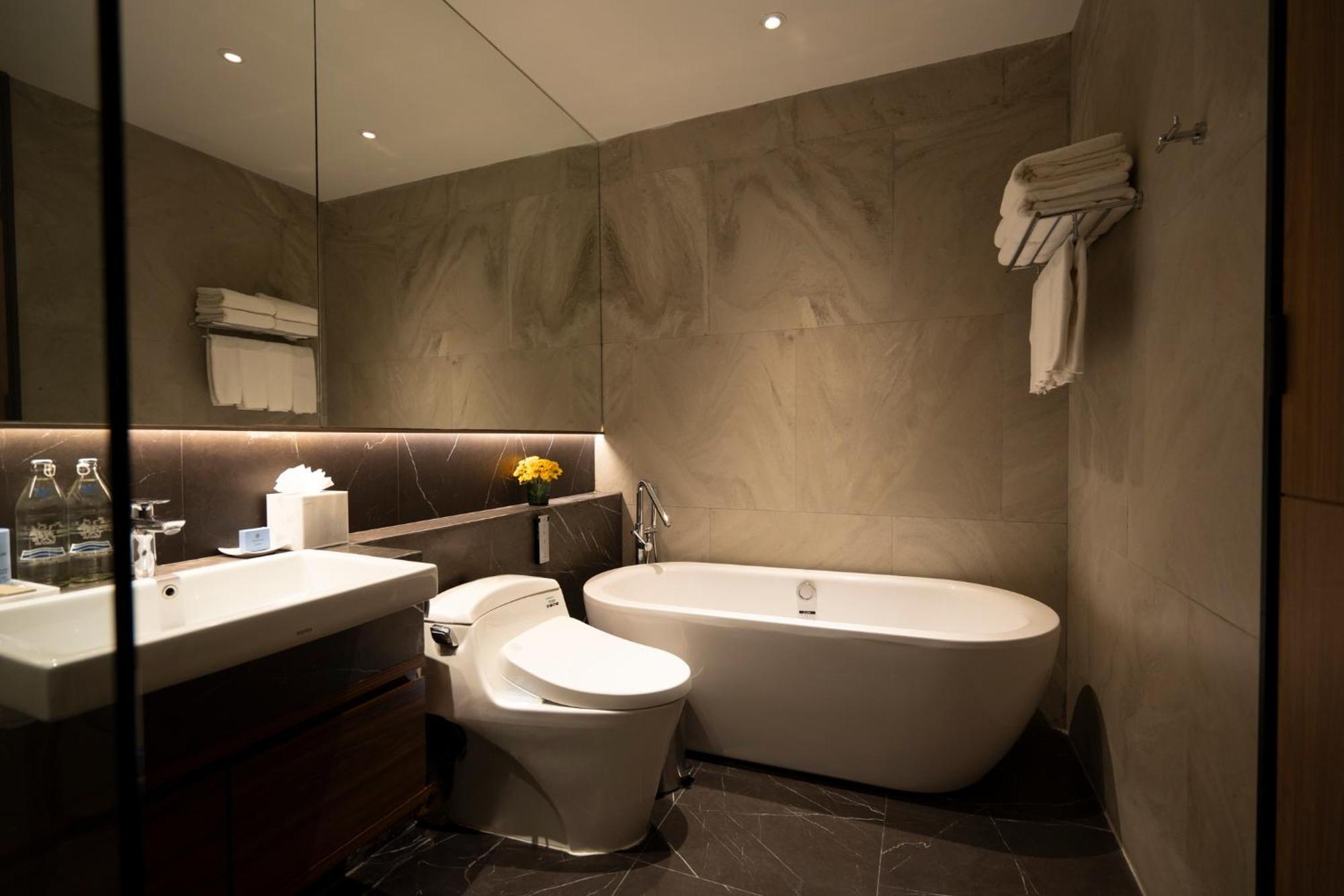 Walton Suites Sukhumvit Bangkok Exterior foto